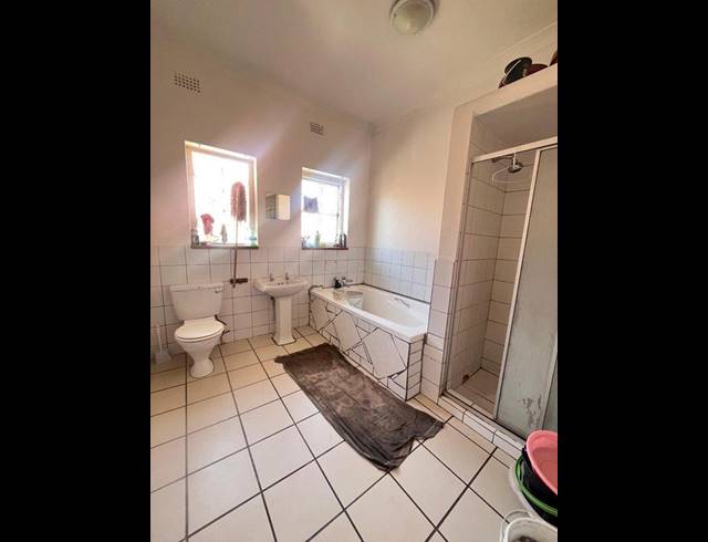 6 BEDROOM HOUSE FOR SALE IN ORANGE GROVE